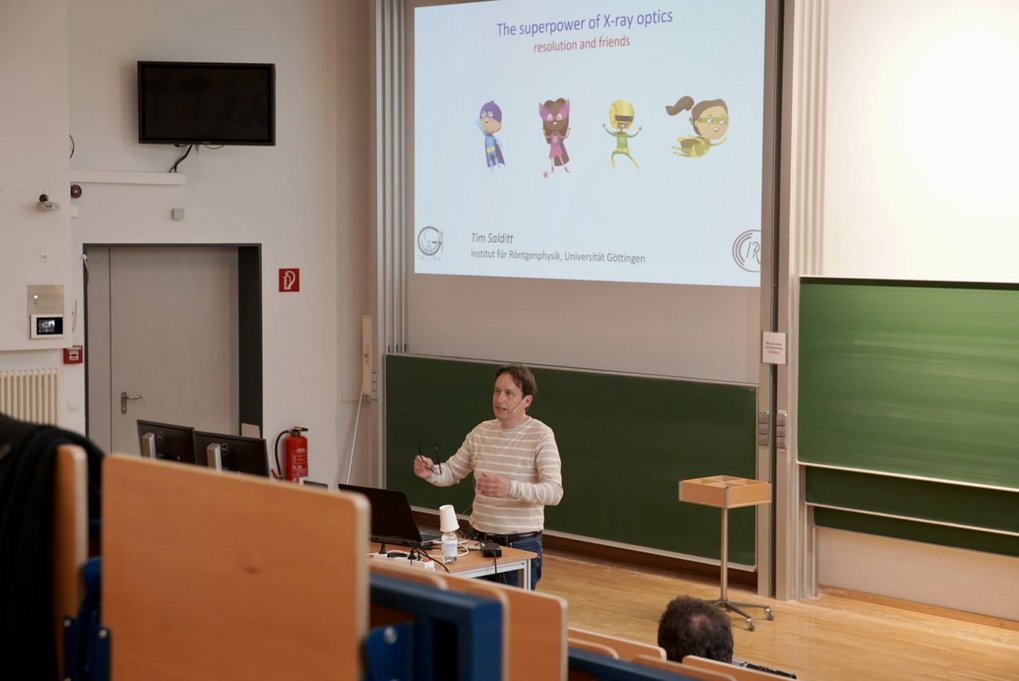 Prof. Tim Salditt presenting in the lecture hall