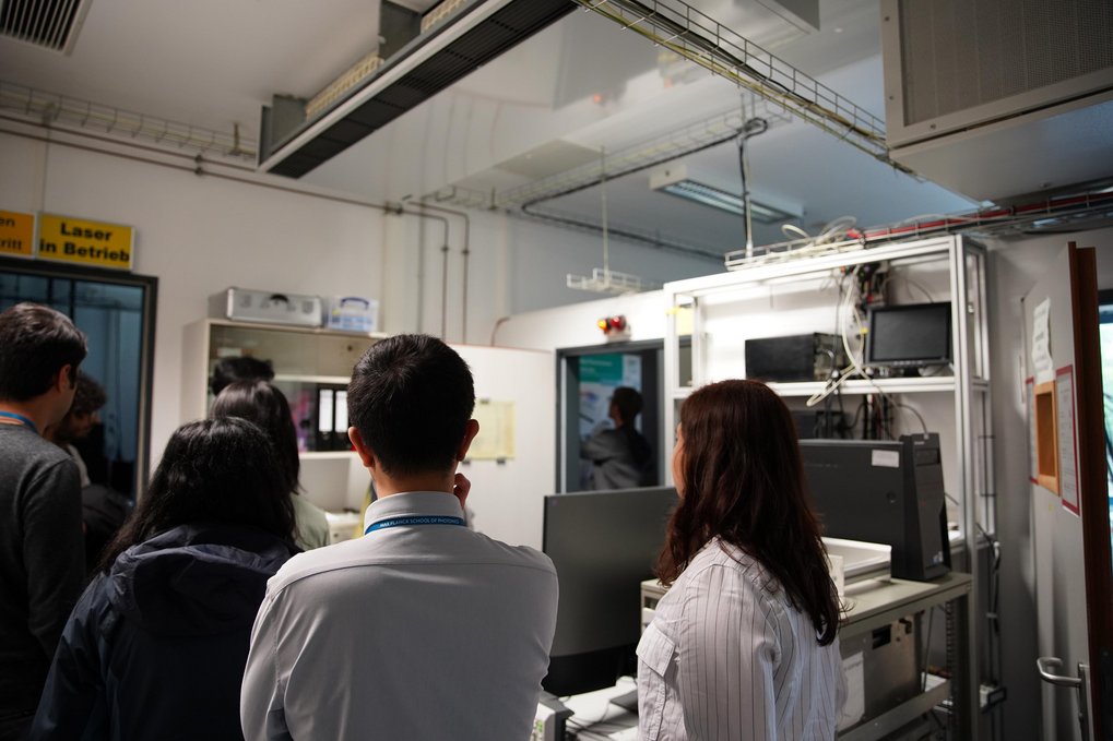 Students visiting the GWDG/data center