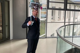 Philipp successfully defended his dissertation at the beginning of May! Now he has every reason to celebrate - but he also already has big plans for the future! Philipp successfully defended his dissertation at the beginning of May! Now he has every reason to celebrate - but he also already has big plans for the future!