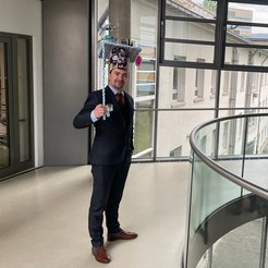 Philipp successfully defended his dissertation at the beginning of May! Now he has every reason to celebrate - but he also already has big plans for the future!