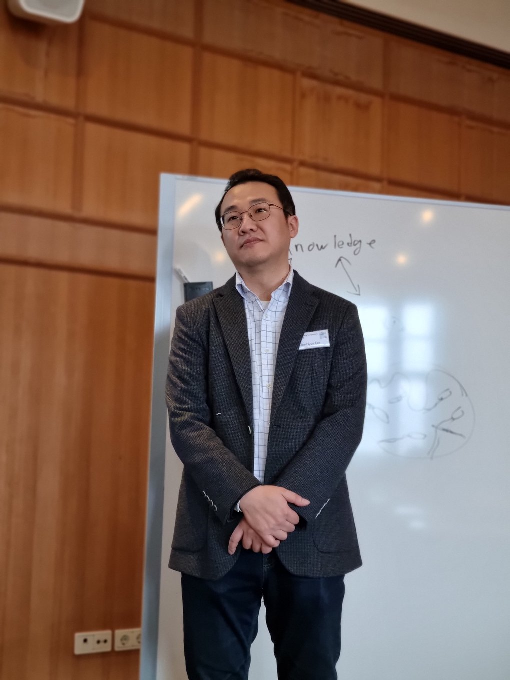 Jae-Hyun Lee from ISB in South Korea is presenting his research