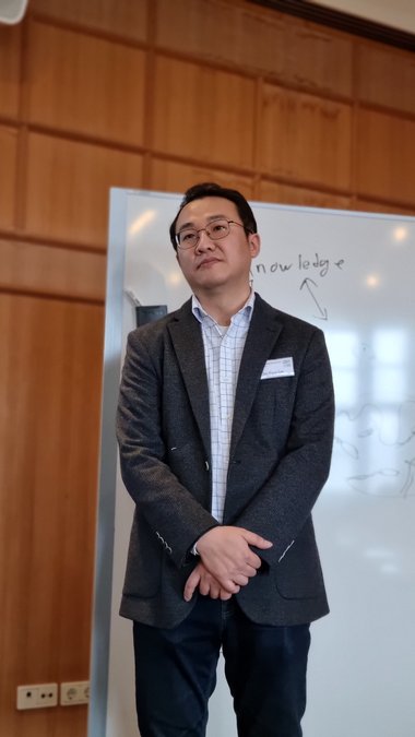 Jae-Hyun Lee from ISB in South Korea is presenting his research