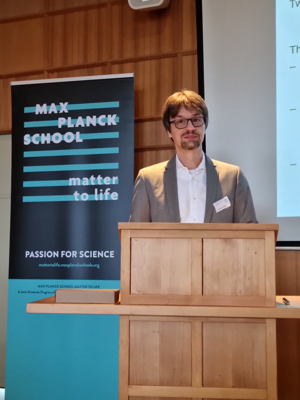 MtL Fellow Thorsten Moos is standing at the lectern, giving a lecture