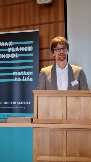 MtL Fellow Thorsten Moos is standing at the lectern, giving a lecture