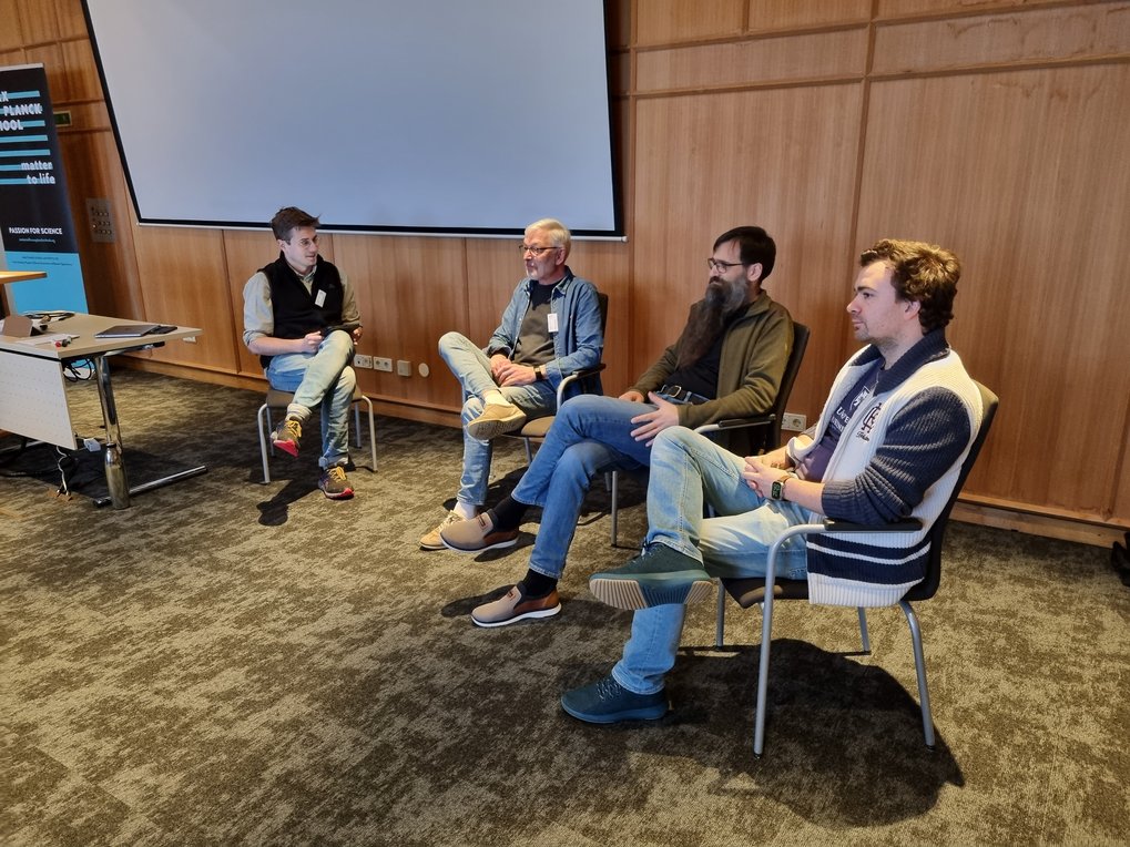 MtL student Jan Jedryszek asks two faculty members, Peter Comba and Stefan Klumpp, and alumnus Philipp Baur questions about their careers during an afternoon session