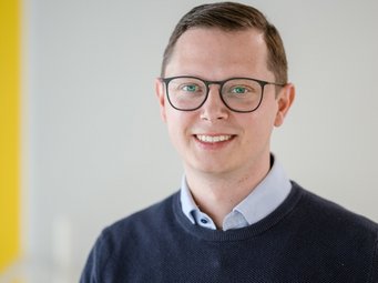 Oskar Staufer leads the Research Group of “Immuno Materials” at the INM – Leibniz Institute for New Materials in Saarbrücken & is an associate research Fellow at the Max Planck Center in Bristol Portrait of Oskar Staufer