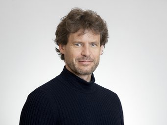 Wolfram Pernice leads the Research Group “Neromorphic Quantumphotonics” as the head of the Kirchhoff Institute for Physics (KIP) of the Heidelberg University Portrait of Wolfram Pernice