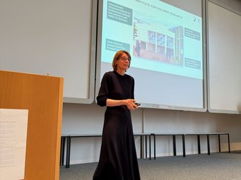 Frauke Gräter welcomed us at this year’s Fall Days at the Max Planck Institute for Polymer Research Presentation in a conference room with water bottles and glasses in the foreground.